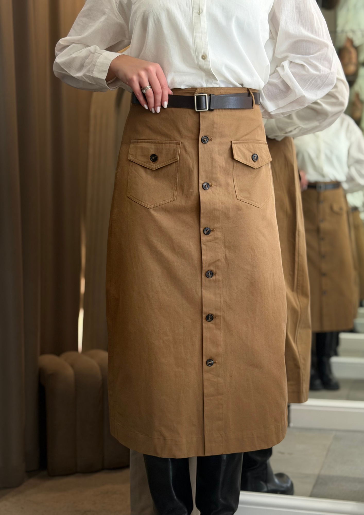 Camel midi sijonas su sagomis